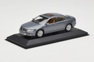 Volkswagen Phaeton Light Blue Metallic Minichamps 1:43 VW002 Metall — bild 2 av 4