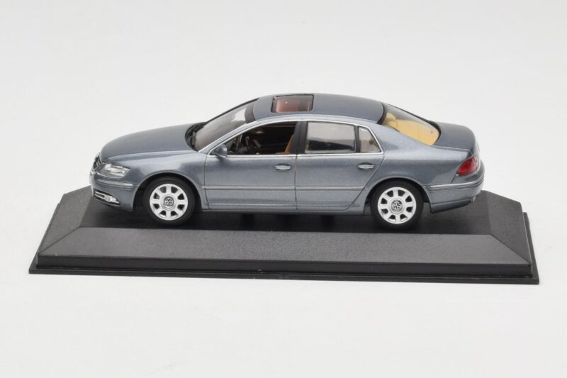 Volkswagen Phaeton Light Blue Metallic Minichamps 1:43 VW002 Metall