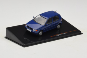 Volkswagen Polo Mk3 Blå IXO 1:43 CLC579N Metall — bild 2 av 4
