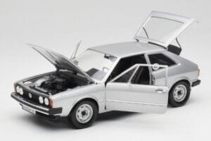 Volkswagen Scirocco GT Mk1 Silver Metallic Revell 1:18 08833 Metall — bild 2 av 8