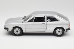 Volkswagen Scirocco GT Mk1 Silver Metallic Revell 1:18 08833 Metall — bild 4 av 8