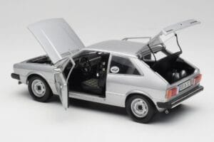 Volkswagen Scirocco GT Mk1 Silver Metallic Revell 1:18 08833 Metall — bild 5 av 8