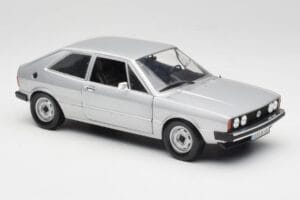 Volkswagen Scirocco GT Mk1 Silver Metallic Revell 1:18 08833 Metall — bild 6 av 8