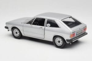 Volkswagen Scirocco GT Mk1 Silver Metallic Revell 1:18 08833 Metall — bild 7 av 8
