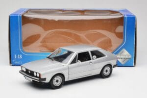 Volkswagen Scirocco GT Mk1 Silver Metallic Revell 1:18 08833 Metall — bild 8 av 8