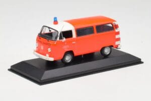 Volkswagen T2 Bus Brandkår Frankfurt Minichamps 1:43 400053091-R Metall — bild 2 av 4