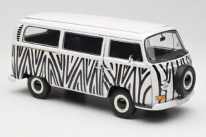 Volkswagen T2a Bus Safari Schuco 1:18 191 Metall — bild 6 av 8