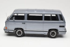Volkswagen T3 Porsche B32 Minibus Blå KK-Scale 1:18 KKDC180221 Metall — bild 3 av 6