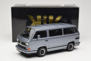 Volkswagen T3 Porsche B32 Minibus Blå KK-Scale 1:18 KKDC180221 Metall — bild 6 av 6