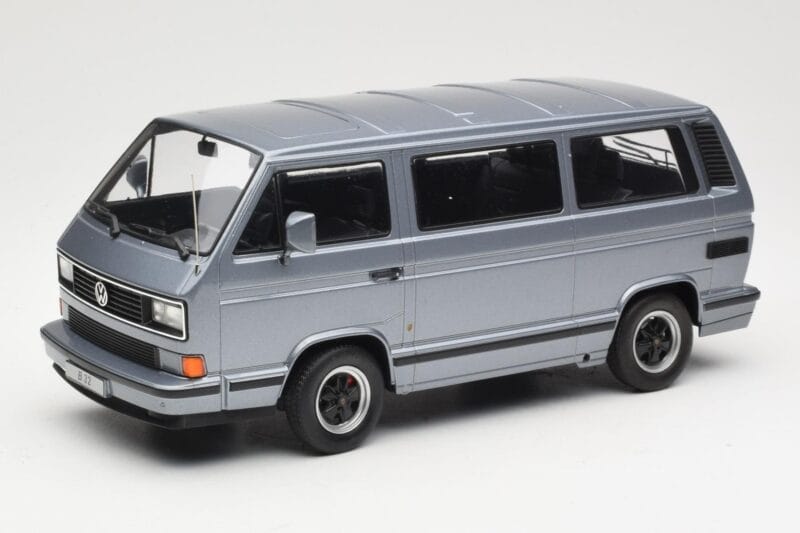 Volkswagen T3 Porsche B32 Minibus Blå KK-Scale 1:18 KKDC180221 Metall