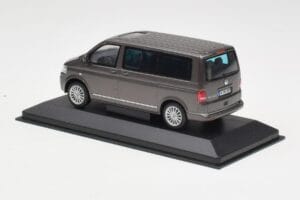 Volkswagen T5 Bus Bronze Metallic Minichamps 1:43 4039378412203 Metall — bild 3 av 4