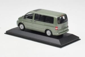 Volkswagen T5 Bus Fresco Green Minichamps 1:43 T5001-B Metall — bild 3 av 4