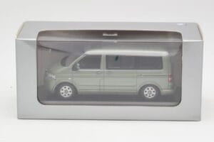 Volkswagen T5 Bus Fresco Green Minichamps 1:43 T5001-B Metall — bild 4 av 4