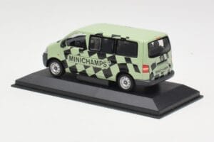 Volkswagen T5 Bus Grön Minichamps 1:43 T5002 Metall — bild 3 av 4