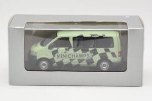 Volkswagen T5 Bus Grön Minichamps 1:43 T5002 Metall — bild 4 av 4