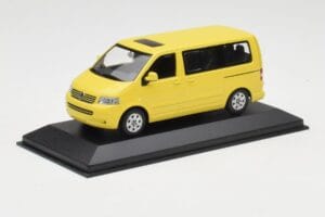 Volkswagen T5 Bus Gul Minichamps 1:43 842902111 Metall — bild 2 av 4