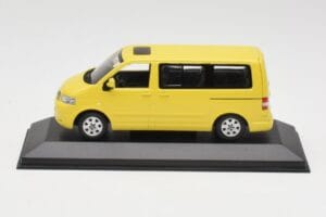 Volkswagen T5 Bus Gul Minichamps 1:43 842902111 Metall