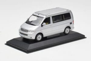 Volkswagen T5 California Silver Minichamps 1:43 7H8099300GPA7W Metall — bild 2 av 4