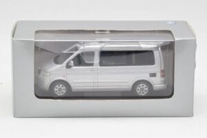 Volkswagen T5 California Silver Minichamps 1:43 7H8099300GPA7W Metall — bild 4 av 4