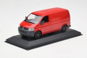 Volkswagen T5 Leveransbil Röd & Svarta Hjul Minichamps 1:43 400052260-B Metall — bild 2 av 4