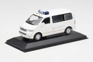 Volkswagen T5 Multivan Bundeswehr Akutläkare Prototyp Minichamps 1:43 400052291-P1 Metall — bild 2 av 4
