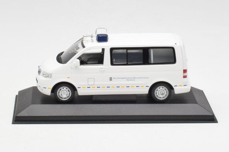 Volkswagen T5 Multivan Bundeswehr Akutläkare Prototyp Minichamps 1:43 400052291-P1 Metall