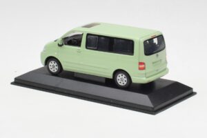 Volkswagen T5 Multivan California Limegrön Dealer Minichamps 1:43 400052201-D1 Metall — bild 3 av 4