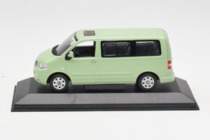 Volkswagen T5 Multivan California Limegrön Dealer Minichamps 1:43 400052201-D1 Metall