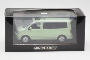 Volkswagen T5 Multivan California Limegrön Minichamps 1:43 400052201 Metall — bild 4 av 4