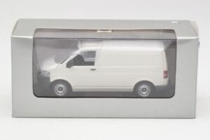 Volkswagen T5 Transporter Vit Minichamps 1:43 T5002-B Metall — bild 4 av 4