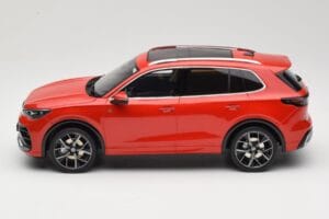 Volkswagen Tiguan eTSI R-Line Persimmon Red Metallic Otto 1:18 OT489 Resin — bild 3 av 6