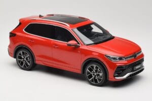 Volkswagen Tiguan eTSI R-Line Persimmon Red Metallic Otto 1:18 OT489 Resin — bild 4 av 6