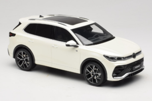 Volkswagen Tiguan R-Line Oryx White Pearl Otto 1:18 OT1219 Resin — bild 4 av 6