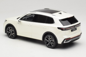 Volkswagen Tiguan R-Line Oryx White Pearl Otto 1:18 OT1219 Resin — bild 5 av 6