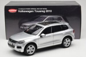 Volkswagen Touareg 7L Silver Metallic Kyosho 1:18 8821CS Metall — bild 8 av 8