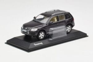 Volkswagen Touareg Grå Minichamps 1:43 TOUAREG001 Metall — bild 2 av 4