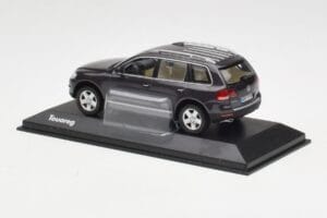 Volkswagen Touareg Grå Minichamps 1:43 TOUAREG001 Metall — bild 3 av 4