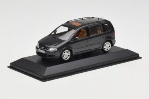 Volkswagen Touran 1T Mörkgrön Minichamps 1:43 400052101 Metall — bild 2 av 4