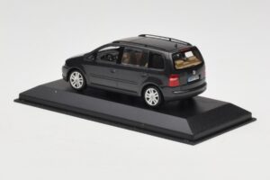 Volkswagen Touran 1T Mörkgrön Minichamps 1:43 400052101 Metall — bild 3 av 4