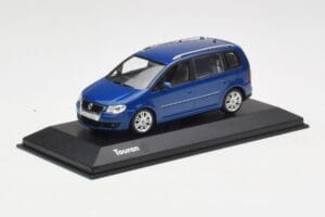 Volkswagen Touran Blå Minichamps 1:43 TOURAN002 Metall — bild 2 av 4