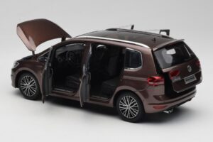Volkswagen Touran 5T Brun Paudi Model 1:18 ZVE000003BRA Metall — bild 5 av 8