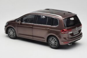 Volkswagen Touran 5T Brun Paudi Model 1:18 ZVE000003BRA Metall — bild 7 av 8