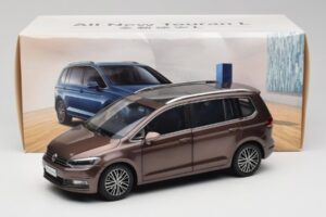 Volkswagen Touran 5T Brun Paudi Model 1:18 ZVE000003BRA Metall — bild 8 av 8