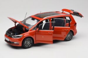 Volkswagen Touran 5T Orange Paudi Model 1:18 ZVE000003ORA Metall — bild 2 av 8