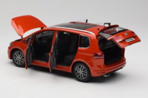 Volkswagen Touran 5T Orange Paudi Model 1:18 ZVE000003ORA Metall — bild 5 av 8