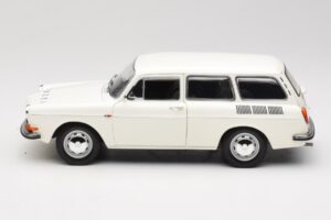 Volkswagen Type 3 1600 L Variant Polis Minichamps 1:18 100051091 Metall — bild 4 av 8