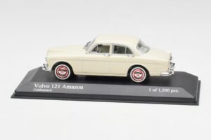 Volvo 121 Amazon Vit Minichamps 1:43 430171040 Metall