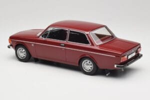 Volvo 142 Mörkröd MCG 1:18 MCG18443 Metall — bild 5 av 6