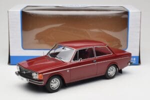 Volvo 142 Mörkröd MCG 1:18 MCG18443 Metall — bild 6 av 6