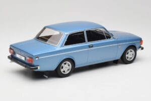 Volvo 142 Ljusblå MCG 1:18 MCG18444 Metall — bild 2 av 6